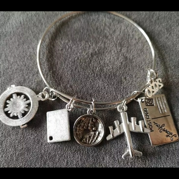 Wanderlust Travel Charm Bracelet 2021 - Picture 3 of 4